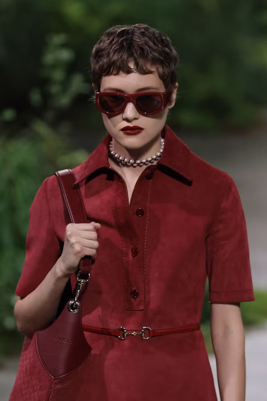 Gucci lança batom vermelho no tom Rosso Ancora, criado por Sabato De Sarno, para o cruise 2025