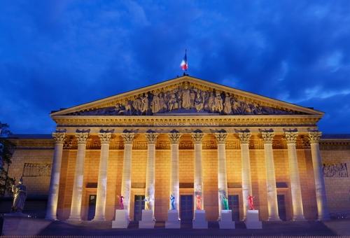 Les patrons un peu obligés de faire de la politique